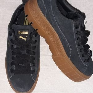 Women's size 6 Puma Mayze Tennis Shoes